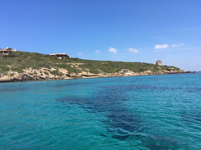 Baia turchese lungo la costa del Sinis